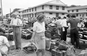 World War 2 refugees with baggage 